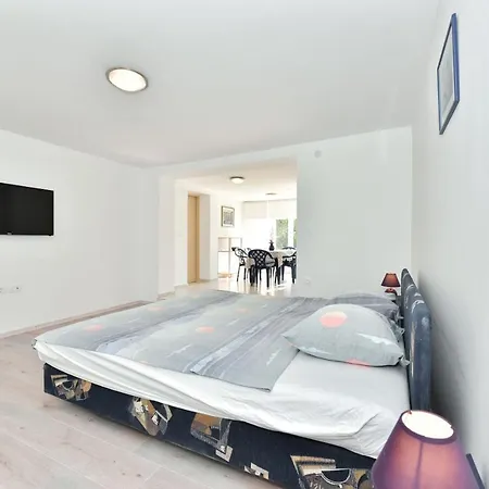 Marissa Apartman Pakostane