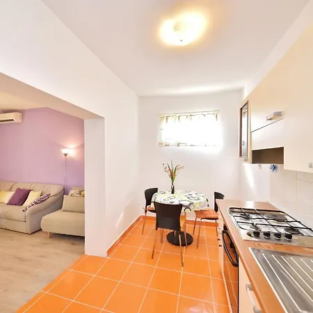 Marissa Apartman *